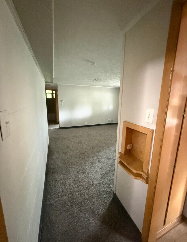 Building Photo - 1901 5 Plex