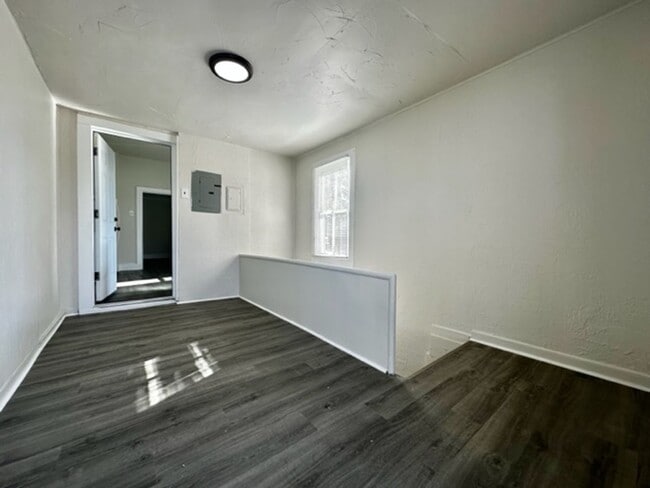 Building Photo - 338 S Quincy St
