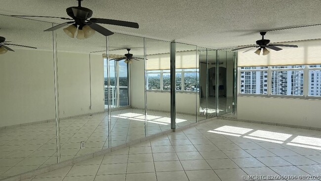 Building Photo - 3015 N Ocean Blvd