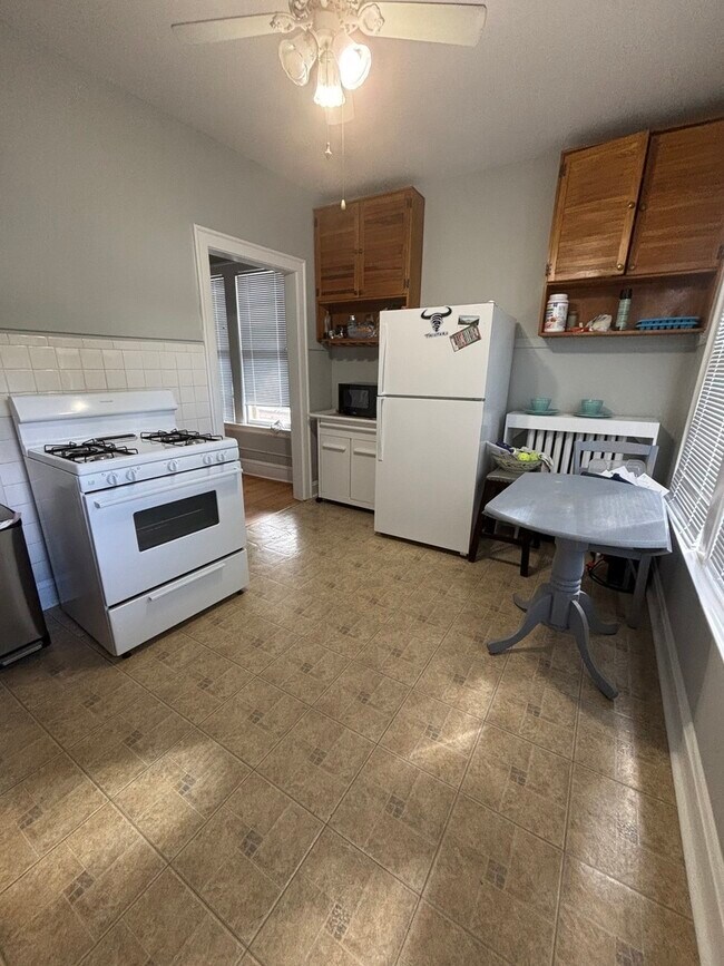 Building Photo - 500 Spring Rd