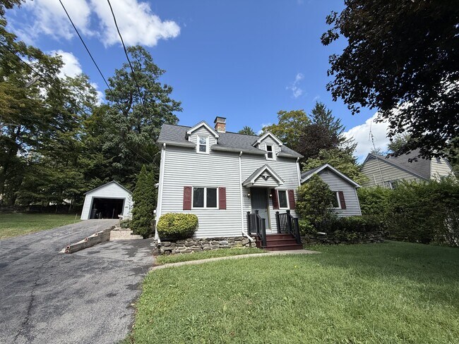 Building Photo - 506 5 Mile Dr