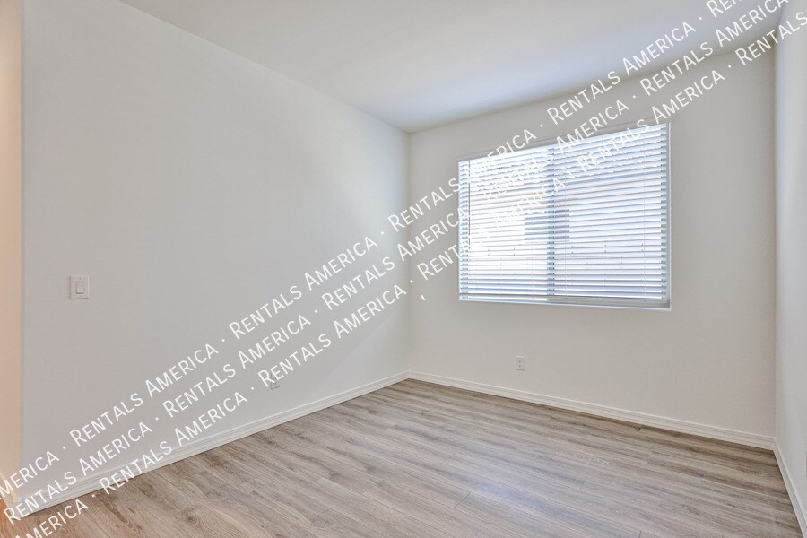 Building Photo - 24144 W Gibson Ln