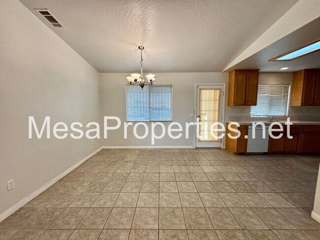 Building Photo - 14744 Hopland St