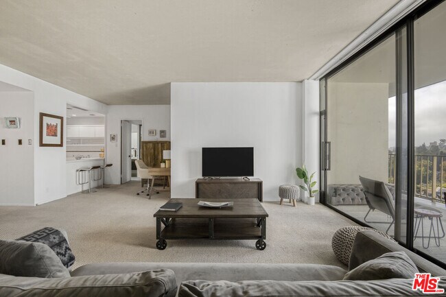 Building Photo - 10433 Wilshire Blvd