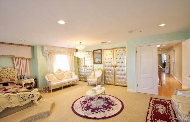 Building Photo - 921 Georgina Ave