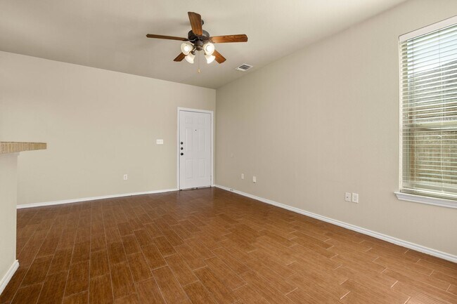 Building Photo - Nice 3 Bedroom Duplex Located in New Braunfels, Texas!