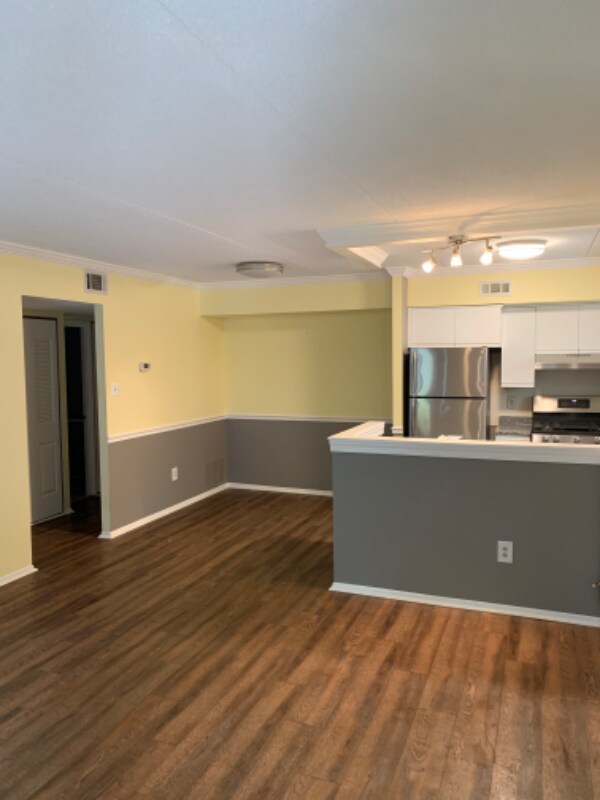 Building Photo - 6116 Hilltop Dr