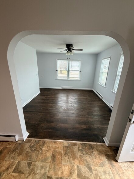 Building Photo - 528 King St