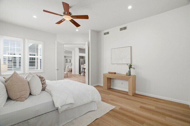 Building Photo - BRIGHT, OPEN RESIDENCE IN RIVERMARK HOME WITH EXCELLENT LAYOUT