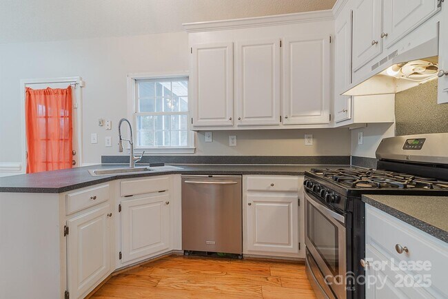 Building Photo - 850 Athenian Dr