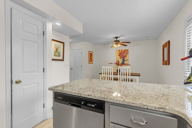 Building Photo - Beautiful 3-Bedroom Home in the Heart of Charleston!