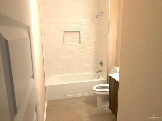 Building Photo - 11 W Driftwood St