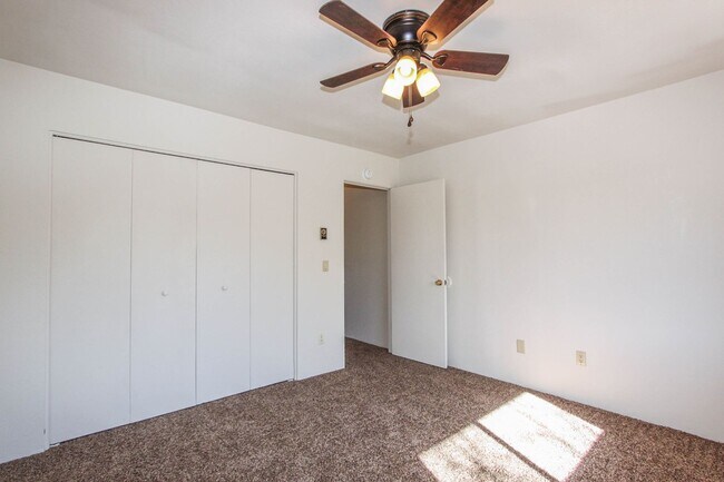 Building Photo - 635 Dameron Dr