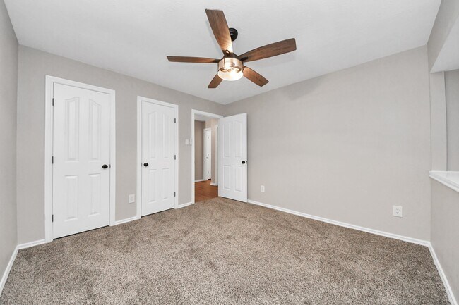 Building Photo - 1410 Long View Dr