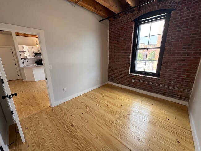 Building Photo - 45 Wingate St