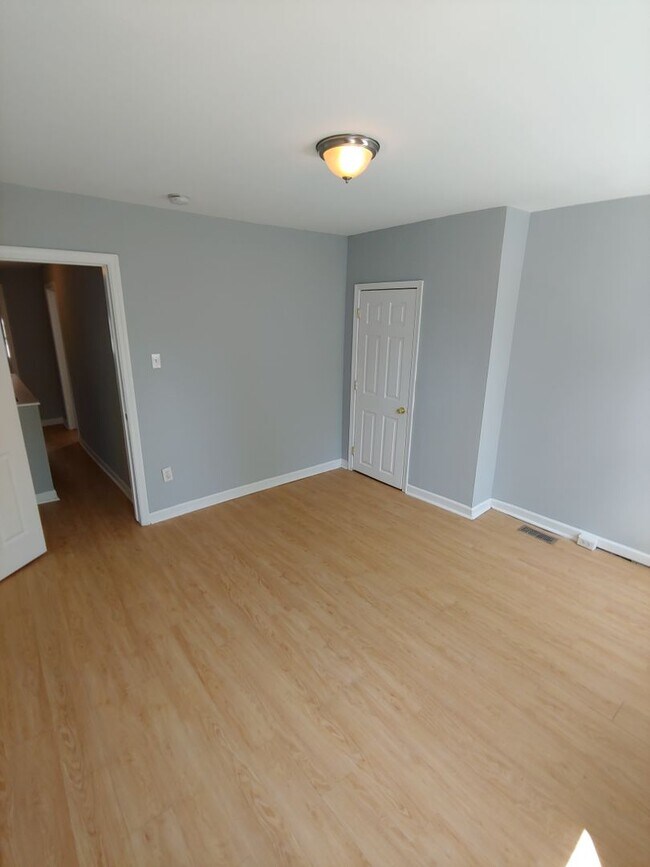 Building Photo - Gorgeous Point Breeze 2 bedroom house-