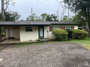 Building Photo - 1641 Airport Dr