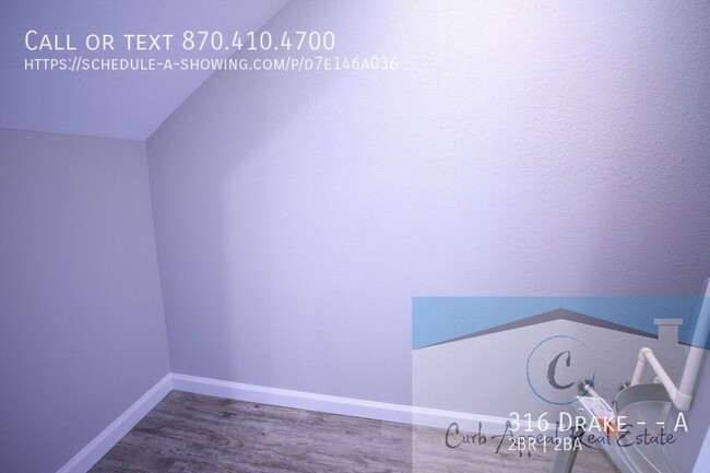 Building Photo - November move in special $800!!  Beautiful...