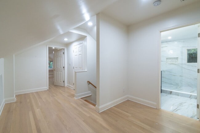 Building Photo - Spacious charmer in the heart of Dilworth ...