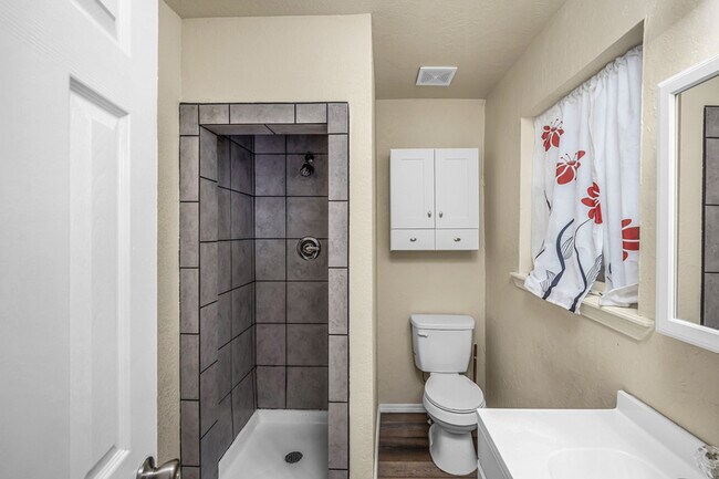 Building Photo - 1702 NW 45th St