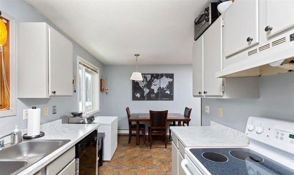 Kitchen/Dining - 8000 E 10th Ave