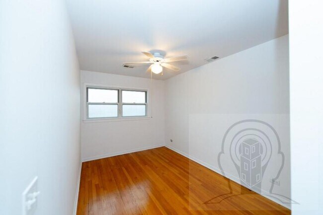 Building Photo - 2 bedroom in CHICAGO IL 60641