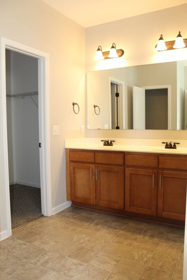 Building Photo - 107 Olde Mill Creek Dr