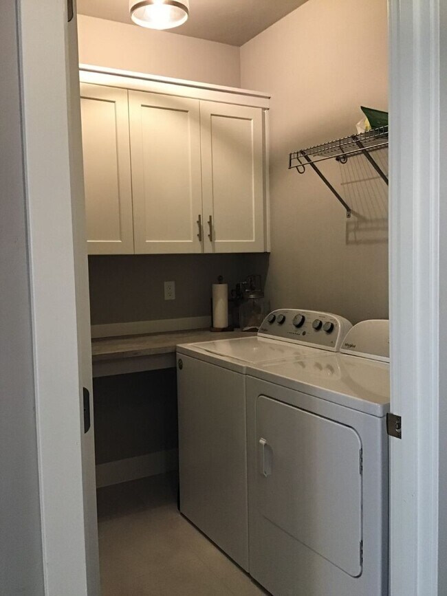 Building Photo - FOR RENT - All Inclusive Owner pays utilities - Furnished 3 bed, 2 bath NorthWest Crossing Townhome