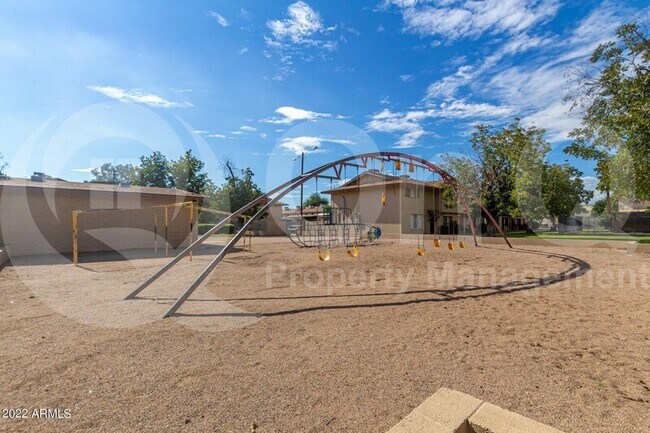 Building Photo - 6560 N 43rd Ave