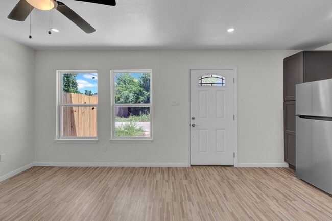 Building Photo - 10302 Sierra Dr