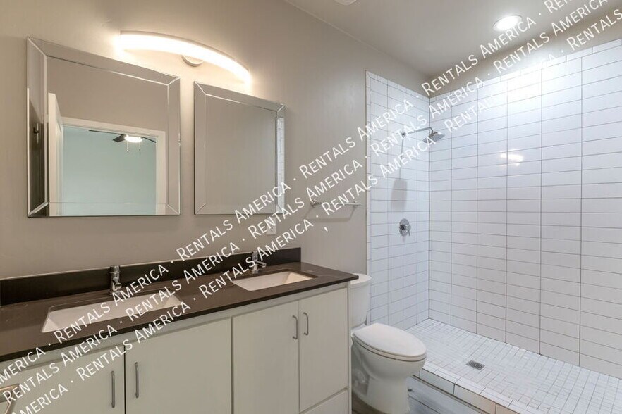 Building Photo - 922 S Fremont Ave