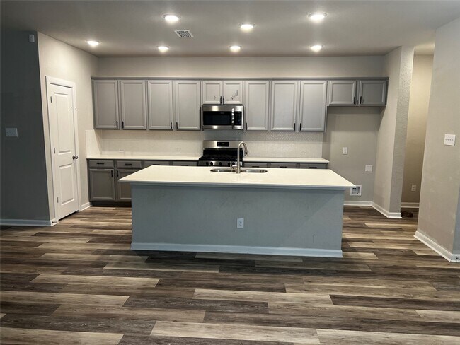 Building Photo - 4929 Blackburn Ln