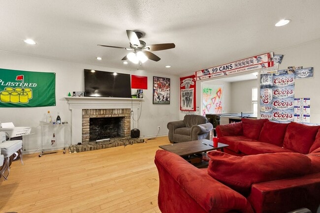 Building Photo - 1414 Caplewood Dr