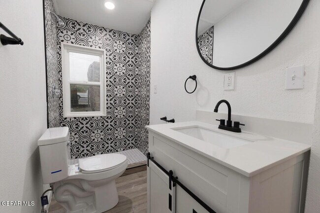 Building Photo - "Charming 2-Bedroom Duplex Retreat on Wyom...