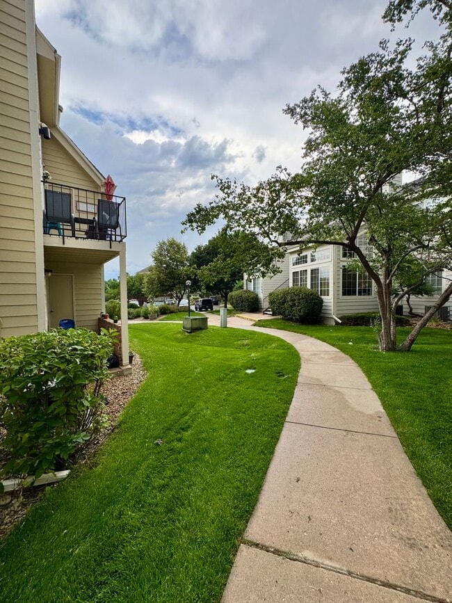 Building Photo - 2 Bedroom 1 Bath In Aurora Available NOW!!
