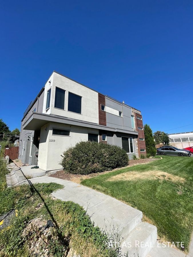 Building Photo - 3359 Mariposa St