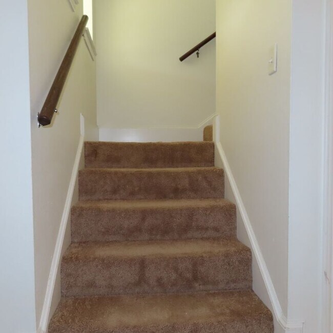 Building Photo - 4115 McFarland Dr