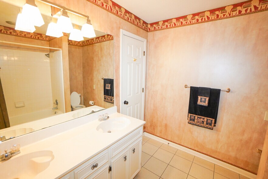 Building Photo - 325 Mockingbird Ln