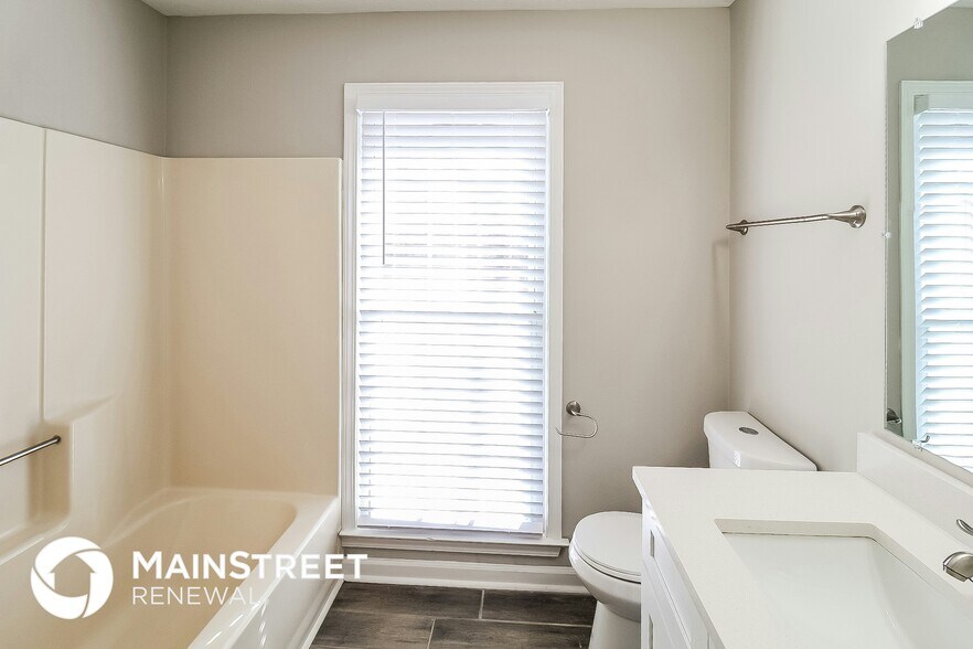 Building Photo - 25 E Country Woods Dr