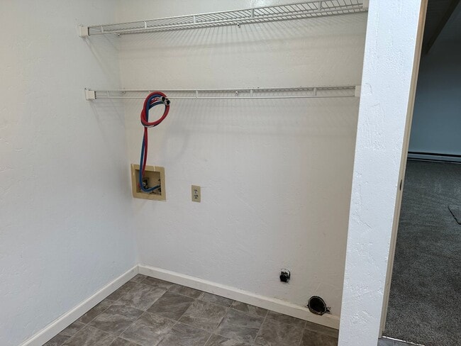 Building Photo - Beautifully updated 2 bedroom 1 bath home ...