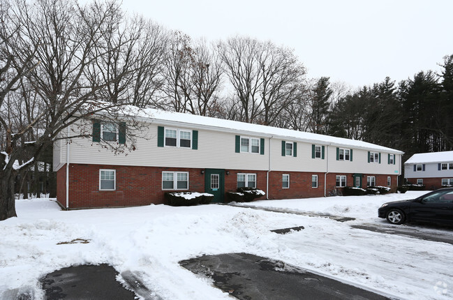 Building Photo - Colonial Village