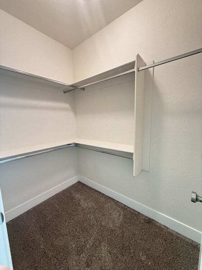 Building Photo - Beautiful New 3 Bed, 2 Bath Home in Northeast Medford