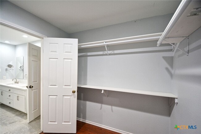 Building Photo - 1215 Clearwater Dr