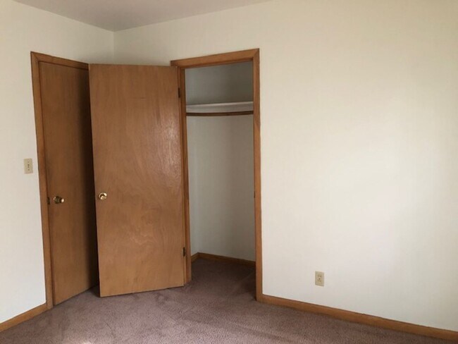 Building Photo - Three-Bedroom, 1-Bath House