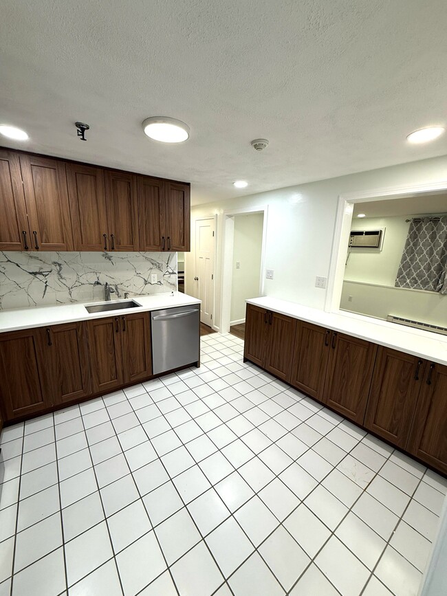 Building Photo - 15 Spencer Rd