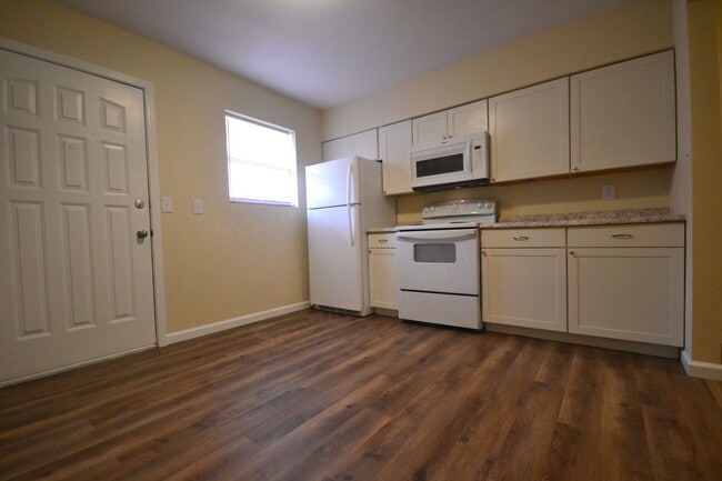 Primary Photo - Pike Apartments