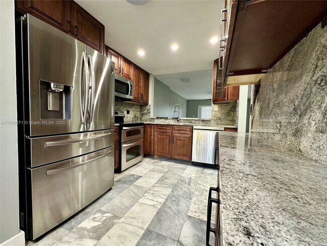 Building Photo - 6575 W Oakland Park Blvd