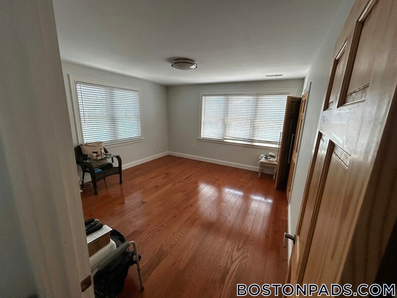 Building Photo - 4350 Washington St