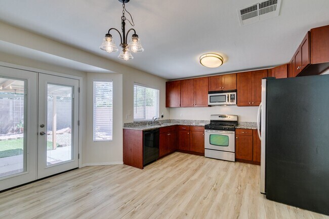 Building Photo - EASTERN AND WINDMILL 3 BEDROOM HOME WITH LARGE BACKYARD, NO HOA, AND SOLAR PANELS