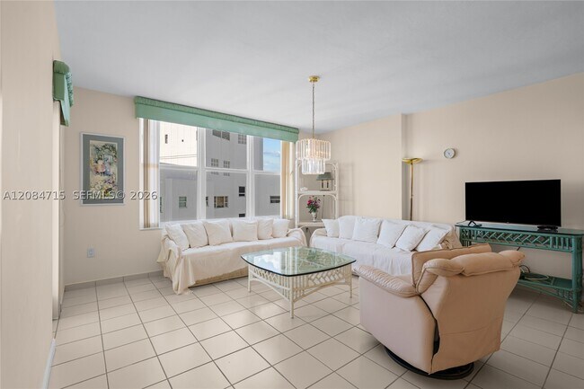Building Photo - 5001 Collins Ave